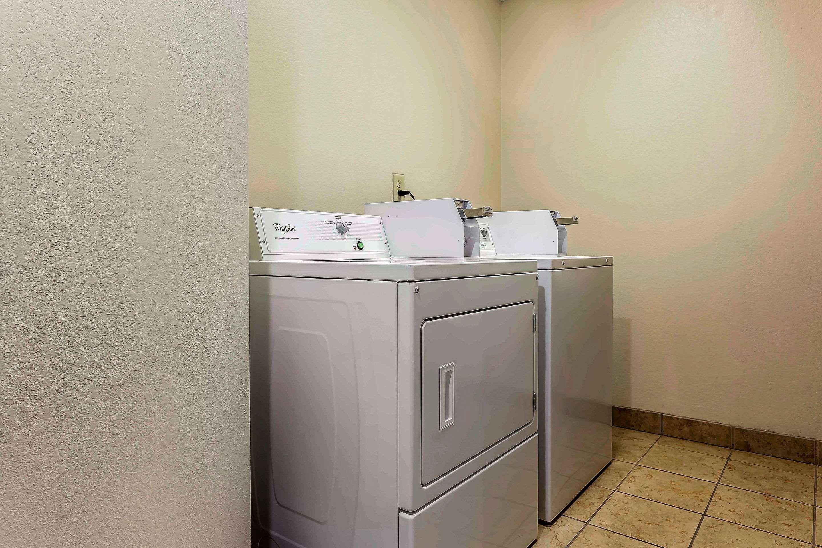 Quality Inn & Suites Солсбери Экстерьер фото